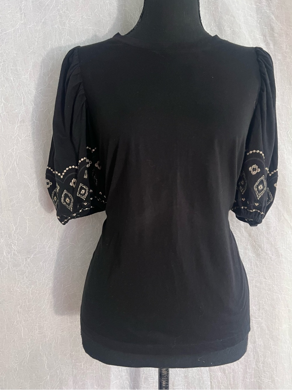 LOFT Black Puff Sleeve Embroidered Tee